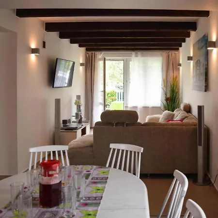 Attractive In With Fireplace And Garden فندق روفي