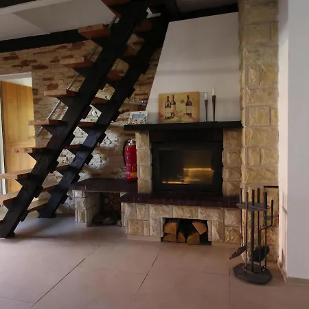 Attractive In With Fireplace And Garden 4* روفي
